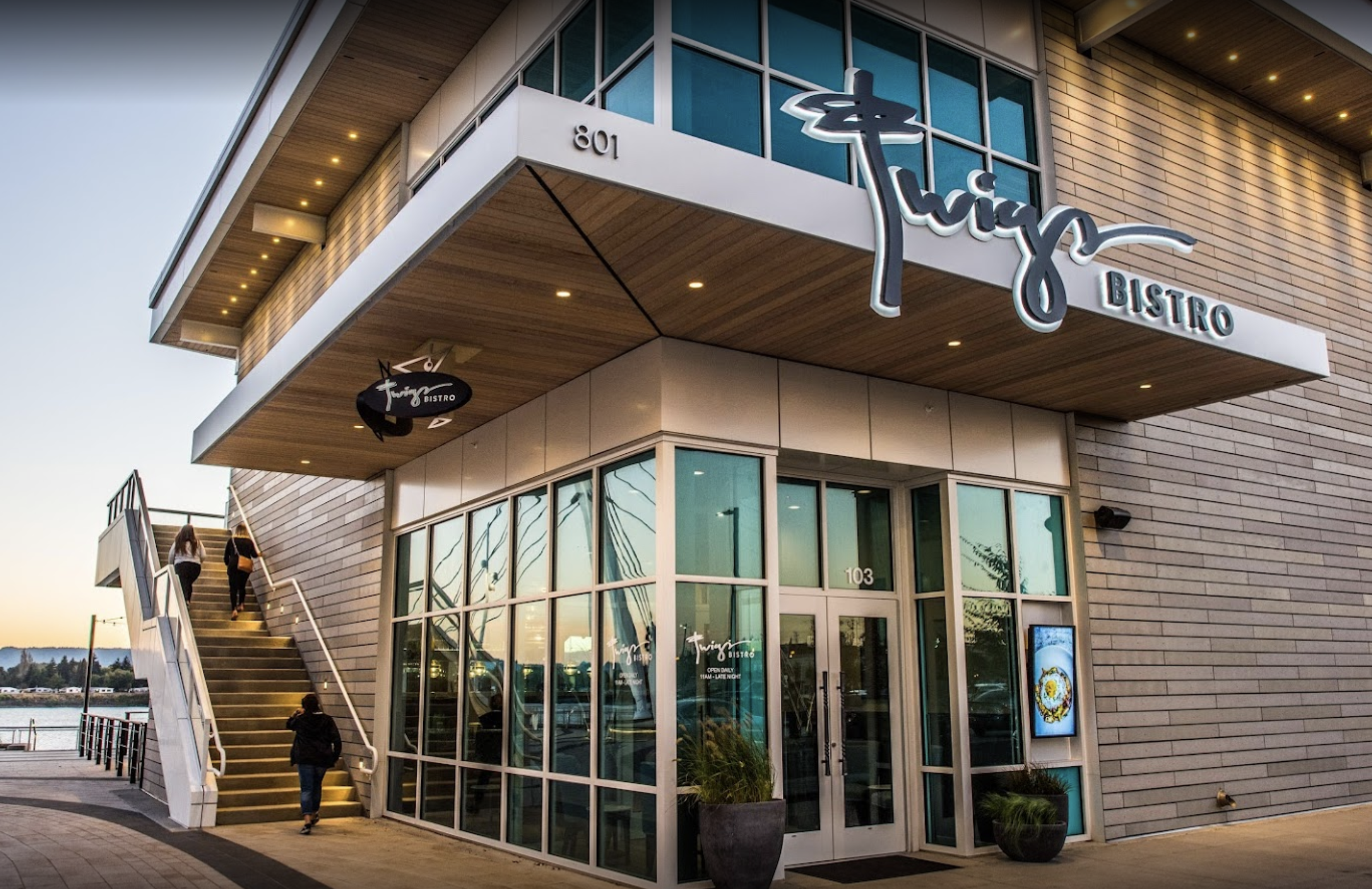 Giggz app showing restaurant gig listings with ratings and pay